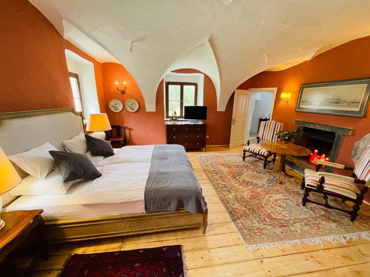 Schloss Moosburg Gaestehaus Екстер'єр фото